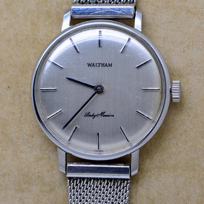 《寶萊精品》WALTHAM 華生銀灰白圓型手動女子錶