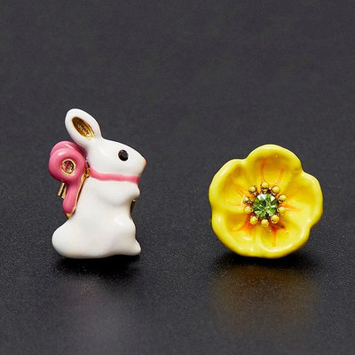 【Koaa海購】Les Nereides 創意時尚琺瑯彩釉白色小兔子黃色花朵不對稱耳釘清新可