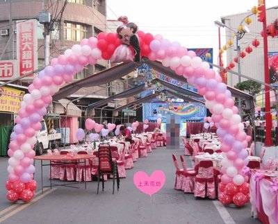 高雄花店(上禾花坊鮮花氣球館)8米一吻定情鋁箔氣球拱門開幕婚宴戶外流水席氣球佈置