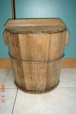 珍藏台灣古早檜木製作的老飯桶----完整無缺