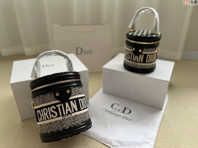 UU代購#Dior 迪奧圓筒包 經典款  飯桶包 手提包 單肩斜挎包 容量大 大號15×18/13×15
