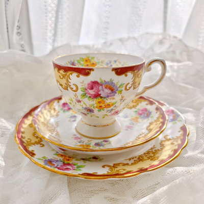現貨。古董店淘到的Tuscan花卉骨瓷茶杯三件套。