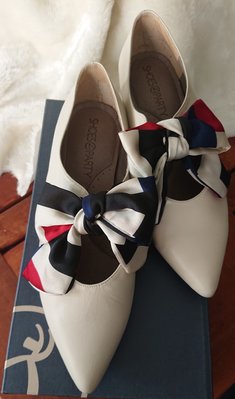 鞋靴派對 shoes party 緞帶蝴蝶結 尖頭低跟鞋 白色 24.5號
