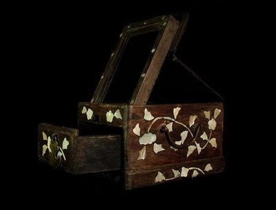 百年台灣(約清~日據左右)鑲嵌貝殼梳妝木盒-尺寸 - 17 X 10 cm