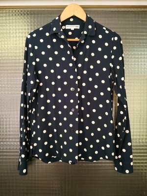 日本 Uniqlo x Ines de la Fressange 法國設計師聯名經典深藍色波卡圓點長袖襯衫上衣(女)