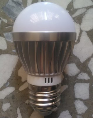 【溪州之光賣場】LED燈泡白光3瓦(3W)球泡燈 (鋁殼散熱佳不可調光E27螺口 寬電壓AC110V~220V皆可用)