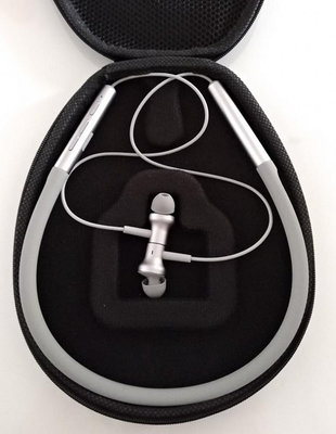 適用小米掛脖運動頸掛式項圈耳機包 oppo  enco q1抗壓收納盒