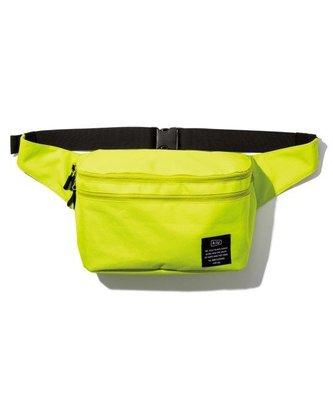 日本 KiU 182-935 螢光黃 2用隨身包: 防潮防水胸包變背包 x 單肩包變雙肩包 沙灘袋 游泳袋
