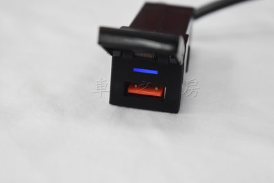 (車之房) 8代CAMRY AURIS 車美仕 單孔 USB 盲塞式 專用型 藍光顯示 3A 快充