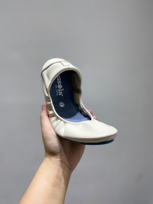 【現貨免運】Bussola 巴斯洛單鞋。牛皮鞋面，原盒包裝。顏色：白色。