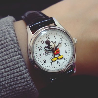 迪士尼復古小錶盤皮革手錶 (手是時針和分針~~會動哦) 白色 立體米奇