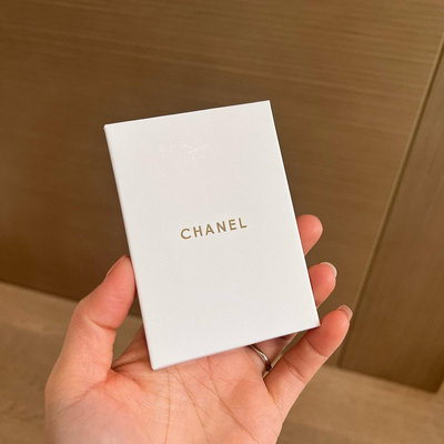 Chanel coco crush小卡包，為專櫃參加活動贈品！！可以疊放3、4張卡，身份證，行用卡，門禁卡，帶禮盒包裝。