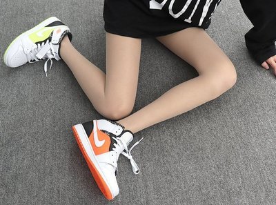 Air Jordan 1 Mid 黑白橘 糖果 鴛鴦 皮革 潮流 高筒 籃球鞋 554725-870 男女鞋