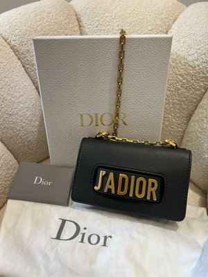 Dior 人氣爆款  95新以上 Jadior 翻蓋包 搭配金鍊 晚宴包 party可以手拿 黑金 超耐用 小牛皮  超美小相機包，鏈條包