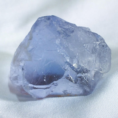 藍螢石原礦03–76.2公克。珍藏水晶