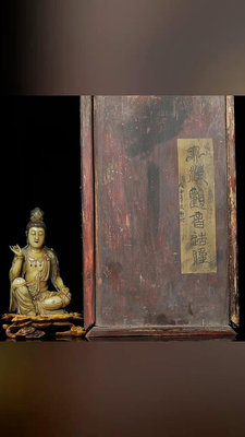 木盒裝藏壽山白芙蓉石雕刻觀音佛像擺件，帶底座長10公分寬7.5公分高14.7公分，凈重500克，35000， ZZCL7451