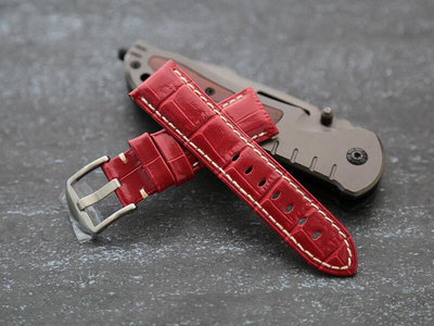 小沛的新衣-紅色 高質感24mm可替代panerai原廠錶帶之鱷魚皮紋真牛皮錶帶 白線
