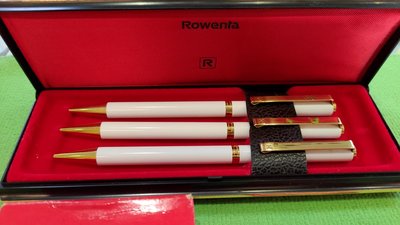 庫存新品，德國Rowenta原子筆，一套共3支。金屬筆身，旋轉出筆。白色。Parker/MontBlanc