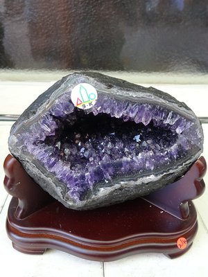 ~shalin-crysta~烏拉圭原礦皮紫水晶洞~2.1公斤~嘴大吃四方~藏風聚氣~招財納祥~低價起標!