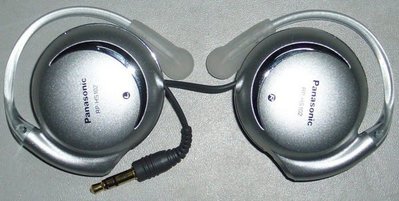雙收線國際牌耳掛耳機RP-HS102雙向自動收線 強勁重低音 輕便易攜帶 外觀時尚9 成新 缺貨中