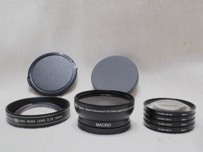58mm的鏡頭接鏡便宜出清. 有0.45X廣角接鏡、0.7X廣角接鏡、近攝鏡1組4片, 九成新以上.
