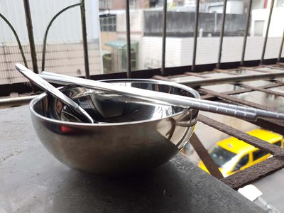 不銹鋼餐具組：碗、湯匙、環保筷