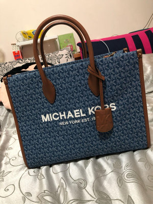 （現貨清）MICHAEL KORS MK Mirella單寧帆布滿版字母手提包托特包！整體狀態近新，其他看賣場說明！囉嗦疑假的不要來煩！