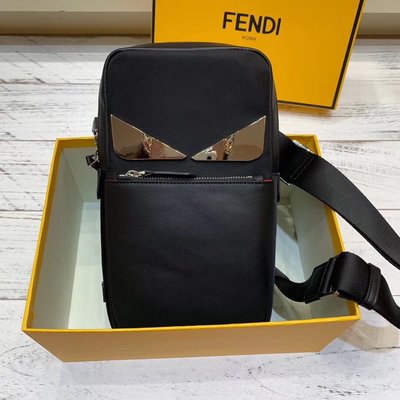 現貨FENDI 芬迪胸包腰包小怪獸金屬眼睛真皮休閑斜挎小包時尚男包明星同款熱銷