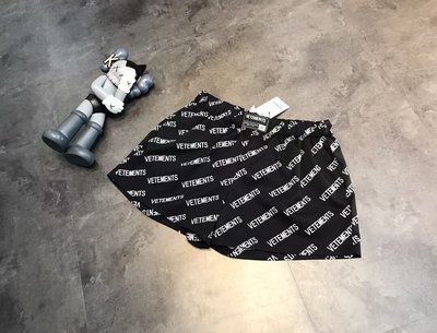 Koala海購 外貿原單尾貨大牌出口西班牙21年夏季新款維特萌斜紋滿印短褲