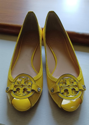 (二手8成新)TORY BURCH經典LOGO魚口鞋6.5M(黃色漆皮)