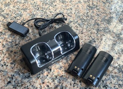 極新Wii 手把蓄電池座充 +專用電池*2 可直接充電(蓄電正常)