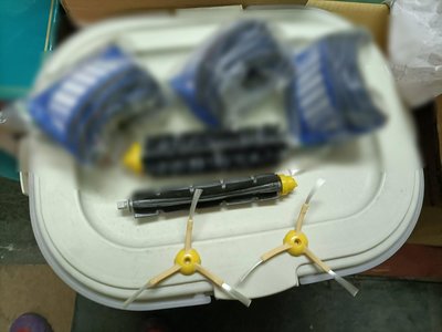 【銓芳家具】全新 iRobot Roomba 500/600/700系列 通用邊刷（2個30元）三腳邊刷 大孔螺絲洞