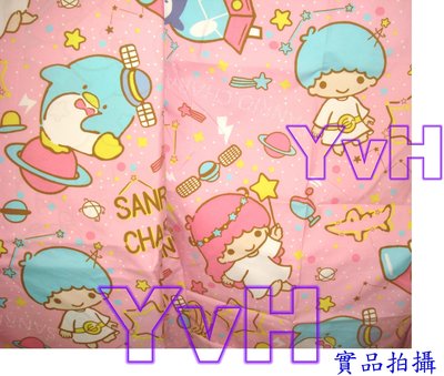 ==YvH==正版卡通 Kitty&amp;Kikilala雙子星酷企鵝 55週年太空風 雙人床包枕套組 全程台灣製(現貨免運)