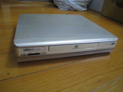 LITEON DVD錄放影機,附萬用搖控器,LVW-1101型