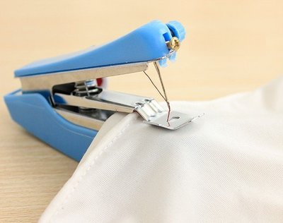 袖珍手動縫紉機 迷你縫紉機 便攜式 縫紉機 隨機出貨【神來也】