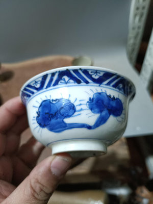日本回流瓷器古董清代老青花茶碗靈芝花卉紋，畫工髮色漂亮，全品