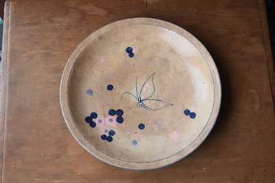 【大和舊貨】早期 台灣碗盤  手繪蝴蝶花卉紋盤 胭脂紅