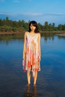 武田玲奈寫真集1st PHOTO BOOK《TABIRENA trip 1 タビレナ》 | Yahoo