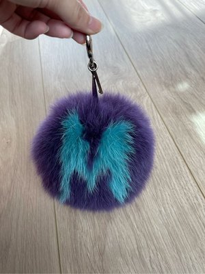 Fendi 真品 字母M 毛毛球 純狐狸毛吊飾 可以掛包包或鑰匙圈 深紫色 很美