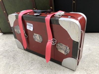 （台中 可愛小舖）復古鄉村風皮革提箱造型收納箱皮箱紅色收納盒置物箱行李箱居家整理衣物物品出國出遊旅行