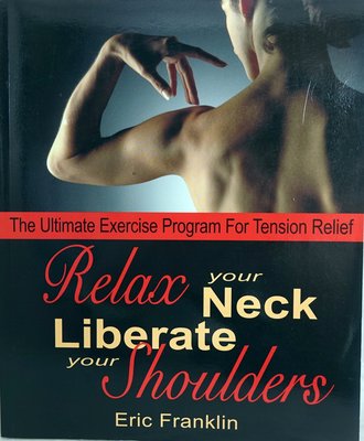 近全新只翻過幾頁原文書【Relax your Neck Liberate Your Shoulder】書況見圖示，免運！