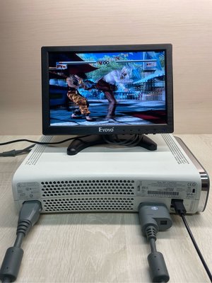 二手 XBOX360遊戲主機 懷舊遊戲機 懷舊電玩 二手電玩 (2個無線把手無法使用）（狀況及配件請看敘述）