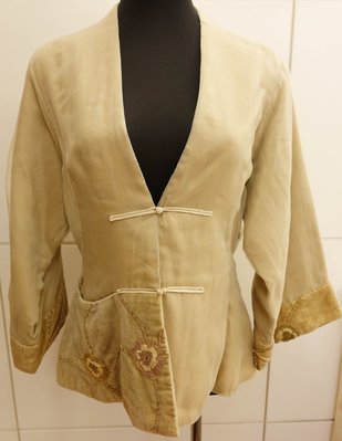 大降價！全新國內設計師許豔玲 YEN-LIN Hsu 米色中國風設計喜氣貴氣外套，質感很棒！類似棉襖風格，免運費無底價！
