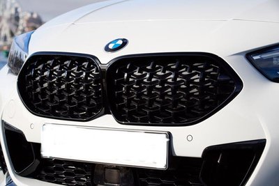 (B&amp;M精品）現貨 BMW 2GC F44 原廠M performance黑水箱罩 218 220 M235(側群貼紙 後視鏡 尾翼 後下巴 尾飾管 鈰灰皆有）