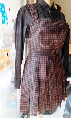 羅拉快跑 全新美國設計師ANNA SUI 黑紅格紋學生味百褶背心裙
