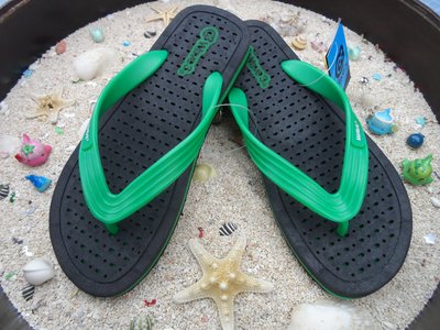 【阿波的窩 Apo's house】Wave3 男款 排水透氣 黑底綠色耳帶 夾腳拖鞋-黑綠色