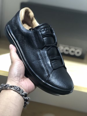 ECCO愛步 厚底男鞋 休閒鞋 舒適透氣抗震 黑色