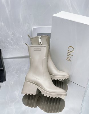 熱銷新款 Chl*e 克洛*  最新PVC高跟雨靴 6cm 粗跟中跟側拉鏈中筒雨鞋 水鞋 明星大牌同款