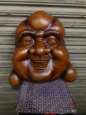 1呎9 大型笑口常開彌勒財神爺面具 樟木雕刻 作者：柯金仲老師