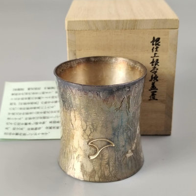 。竹影堂造黃銅手打銀杏葉紋日本銅蓋置。未使用品帶原